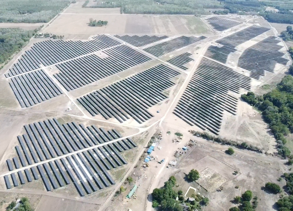 Újabb lépés a fenntarthatóság felé: napelemparkot alakít ki a Trustify Kiskunhalason