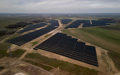 25 ezer magyar háztartás éves villamosenergia-igényét képes fedezni a Trustify kiskunhalasi napelemparkja